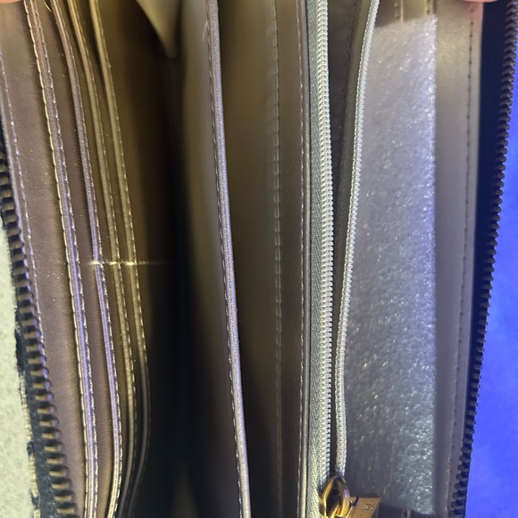 Guess Wallet - Picture 3 of 4